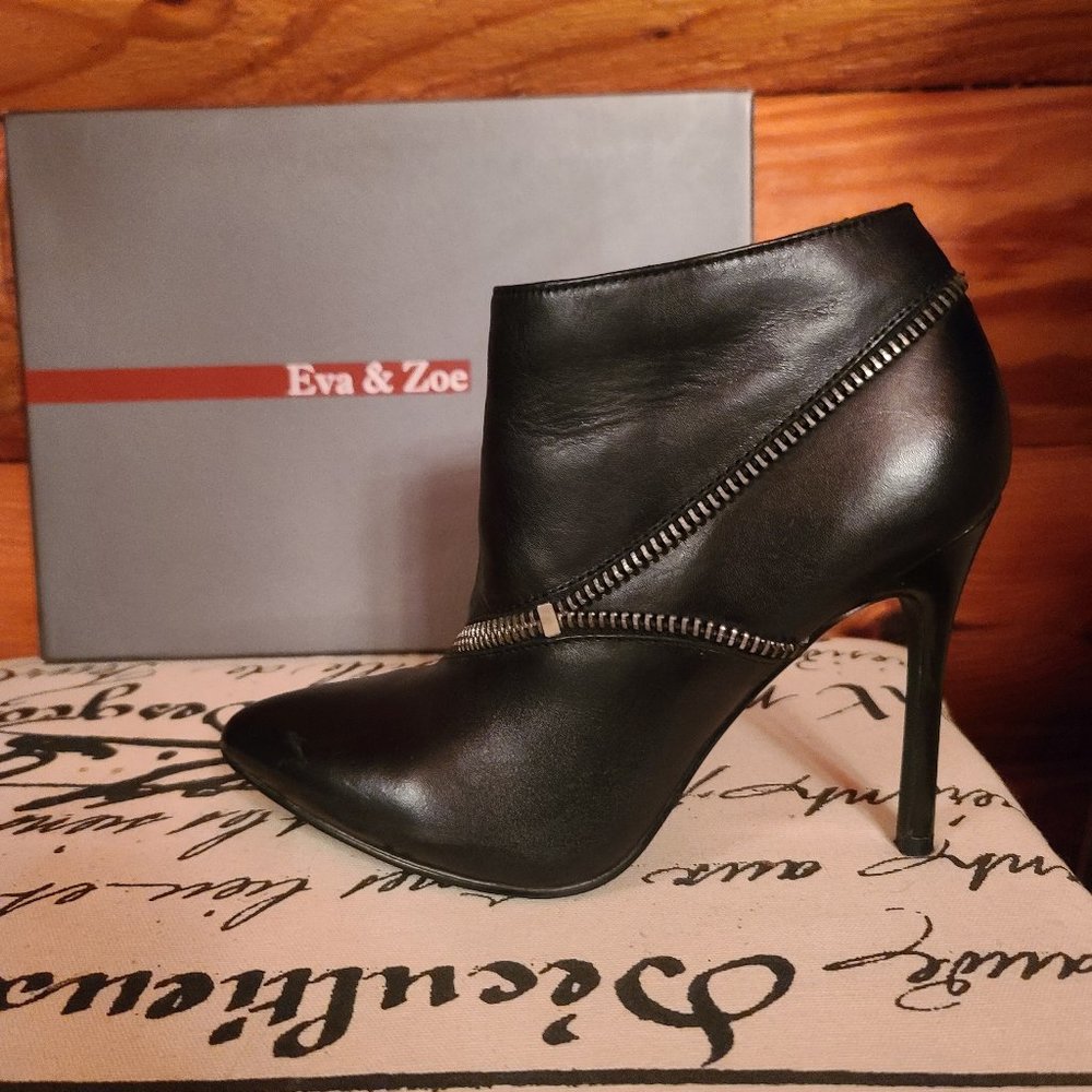 Eva & Zoe Black Leather Ankle Boots/Booties Size 7